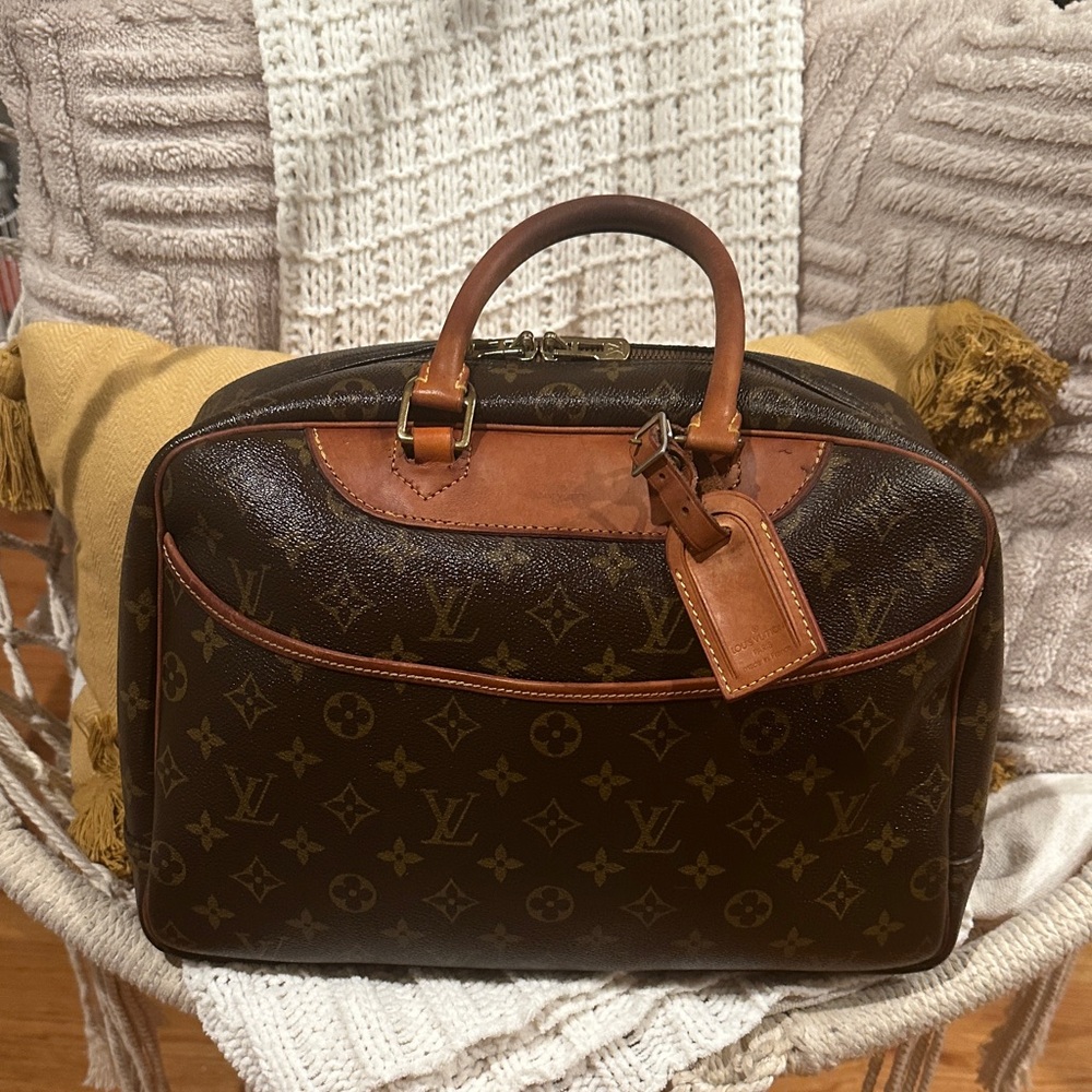 Authentic monogram Louis Vuitton Deauville